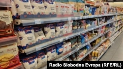Полици во маркет во Скопје (илустрација)