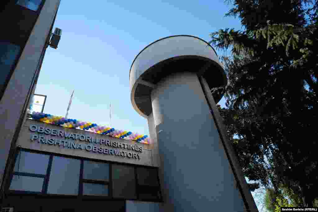 Në Kosovë më 13 korrik u hap Observatori i Prishtinës. Ndërtesa e Observatorit gjendet pranë Pallatit të Rinisë, në qendër të Prishtinës. 