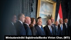 Az új kormány tagjai átveszik kinevezési papírjukat a Sándor-palotában 2022. május 24-én