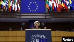 Ursula von der Leyen, az Európai Bizottság elnöke beszédet mond az Európai Parlamentben, Brüsszelben 2023. november 8-án