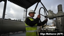 A Nord Stream pipeline operator at the Portovaya bay compressor station near Vyborg (file photo)