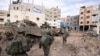 Soldați israelieni participă la o operațiune terestră în cartierul Shijaiyah din orașul Gaza, vineri, 8 decembrie 2023.