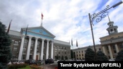 Здание мэрии Бишкека, в котором также заседают депутаты городского кенеша. 