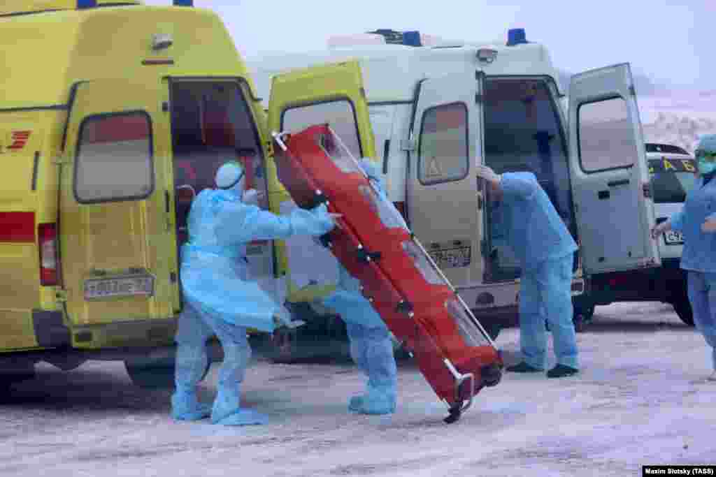 Employees of the Tyumen regional Coronavirus Prevention Office prepare for the arrival of a Russian military plane carrying passengers from Wuhan.