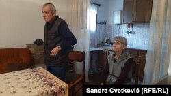 Dragiša i Zorica Petrović izgubili su 1. maja 1999. godine dvoje dece od 17 i 15 godina u svom domu u Gračanici, kod Prištine.