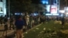 Devojke štitile policajce na protestu u Skoplju