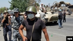 Народные дружинники патрулируют в Оше, 2010 г.