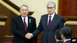 Нурсултан Назарбаев менен Жоомарт Токаев парламентте. 20-март, 2019-жыл