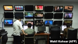 Ооганстандагы Tolo TV телеканалынын журналисттери иш үстүндө. 11-сентябрь, 2018-жыл. Иллюстрациялык сүрөт.
