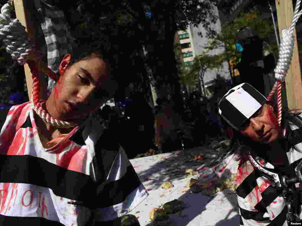 SAD - Ispred zgrade UN-a u New Yorku održani protesti protiv iranskog predsjednika Mahmud Ahmadinejada, 23.09.2010. Foto: Reuters / Eric Thayer