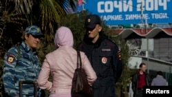 Оьрсийчоь - Олимпиадан майданашкахула лела нах толлуш ю полици, Сочи, 10Чил2014

