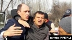 Виктор Пухов (слева).