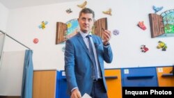 Dan Barna este contestat la șefia USR de o facțiune din partid.