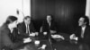 Goran Milić, Kemal Kurspahić, Milenko Voćkić i Nenad Pejić u danu kad su izišli pred javnost s posljednjim apelom za mir u proljeće 1992. (Arhivski snimak)