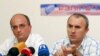Армения – Представители организации «В защиту прав потребителей» (справа) и Министерства сельского хозяйства (слева) на пресс-конференции. Ереван, 24 июня 2010 г. 