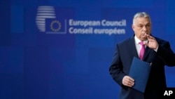 Orbán Viktor az EU-csúcson: a látszat ellenére úgy tűnik, jól kalkulált. Fotó: Viginia Mayo / AP
