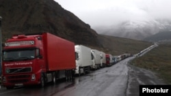 Բեռնատարներ վրաց-ռուսական սահմանի Վերին Լարսի անցակետում, արխիվ