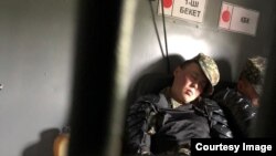 Сотрудники сил безопасности в специальном обмундировании на фото, снятом одним из задержанных на акции протеста 9 июня в Нур-Султане.