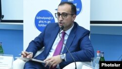 Armenia -- Health Minister Arsen Torosian speaks at a news conference held at the UN office in Yerevan, May 6, 2019.