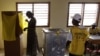 Günorta sudanly zenan referendumda ses berýär, 9-njy ýanwar, 2011.