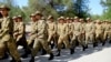 Солдаты срочной службы в туркменской армии вынуждены прибегать к помощи своих родителей