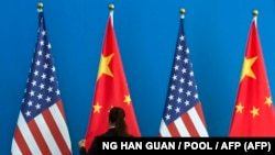 Flamujt amerikanë dhe ata kinezë.