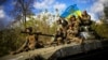 Украински военни близо до освободения наскоро град Лиман, Донецка област, 4 октомври 2022 г.