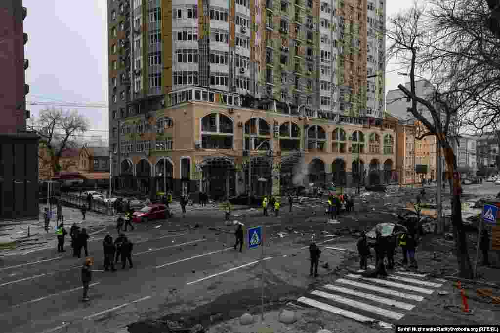 Как сообщают Воздушные силы ВСУ, пуски ракет осуществлялись из районов Брянска, Миллерова, Орла и Приморско-Ахтарска. Воздушную атаку отражали авиация, зенитные ракетные войска, подразделения РЭБ и мобильные огневые группы. 