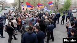 Armenia - Founding Parliament activists rally outside a detention center in Yerevan, 8Apr2015.