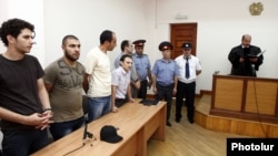 Активисты оппозиции в зале суда при оглашении приговора, Ереван, 20 июля 2012 г. 