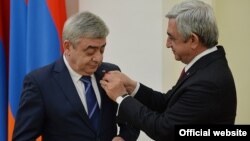 Лёва Саргсян (слева) и Серж Саргсян (архив)