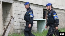 Kosovo -- EU policija u patroli u Mitrovici, arhivski snimak