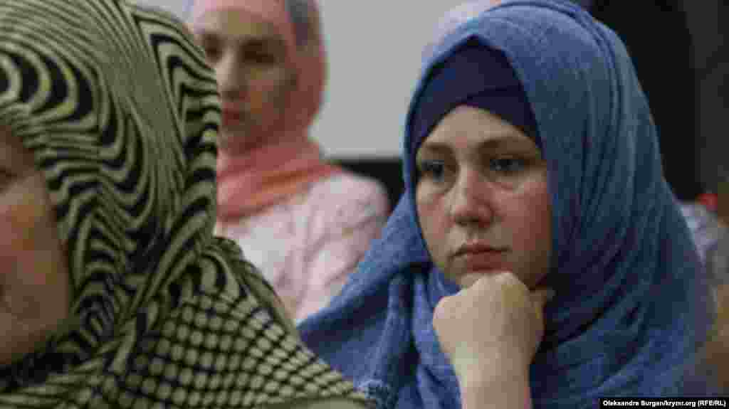 Фера Абдуллаєва, дружина ув'язненого Узеіра Абдуллаєва. Зараз Узеір перебуває в медсанчастині