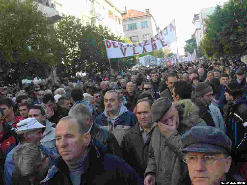 U Podgorici je nekoliko hiljada ljudi 21. januara 2012. protestovalo ispred zgrade crnogorske Vlade, zbog teškog socijalno-ekonomskog stanja u Crnoj Gori. Protest je organizovala Unija slobodnih sindikata, uz podršku Mreže za afirmaciju nevl