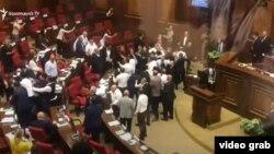 Armenia - Deputies from the ruling Civil Contract party clash with their opposition colleagues, August 25, 2021.