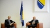 Šef Delegacije EU u BiH Peter Sorensen predao je predsjedavajućem Vijeća ministara BiH Vjekoslavu Bevandi Izvještaj Evropske komisije, Sarajevo, 8. oktobar 2014.