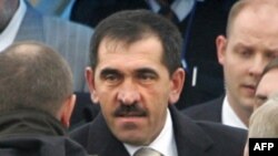 Евкуров отметил, что республиканская власть по-прежнему готова вести диалог со всеми слоями общества