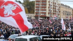 A választási eredmények elleni tüntetés Minszkben 2020. október 18-án.