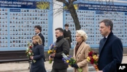 Nga e majta djathtas: Kryeministri i Kanadasë, Justin Trudeau, kryeministrja e Italisë, Giorgia Meloni, presidenti i Ukrainës, Volodymyr Zelensky, presidentja e Komisionit Evropian, Ursula von der Leyen, dhe kryeministri i Belgjikës, Alexander De Croo, në Kiev, 24 shkurt 2024.