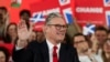 Keir Starmer a győzelmet ünnepli Londonban 2024. július 5-én