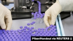 Koronavírus elleni vakcinák a Pfizer belgiumi létesítményben.