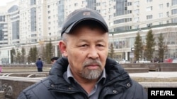 Руководитель общественного объединения «Оставим народу жилье» Есенбек Уктешбаев. Астана, 7 апреля 2015 года.