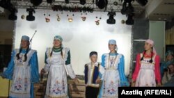 Татар ансамбле чыгышы