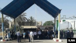بر اساس گزارش‌ها، اعتصاب یک هزار تن از کارگران شرکت نیشکر هفت‌تپه روز سه شنبه نیز ادامه داشت.