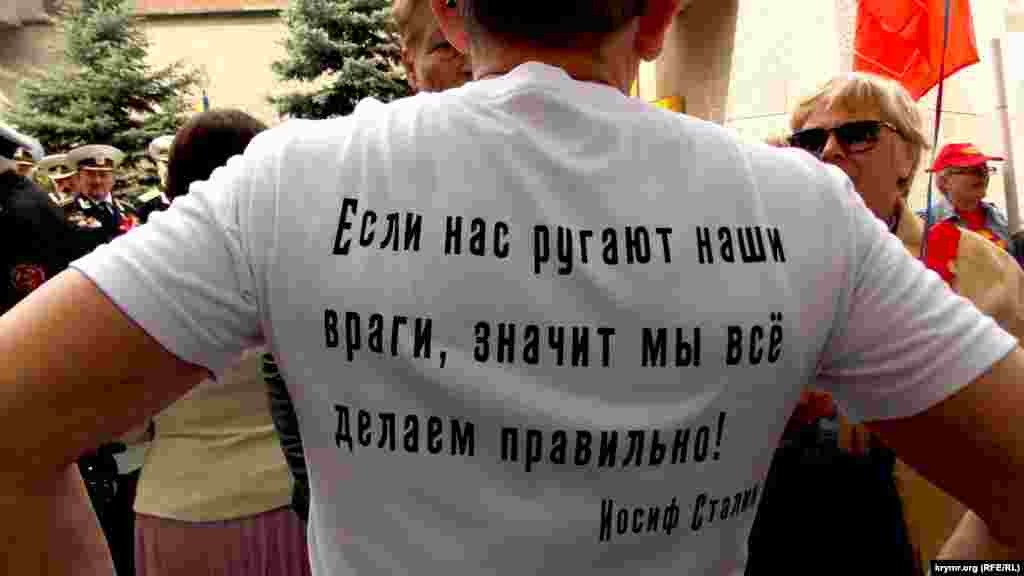 1 мая, Севастополь. Комментируя участие работников бюджетной сферы в демонстрации, организованной местной администрацией, Пархоменко заявил, что на этом шествии «не было ни одного радостного лица»