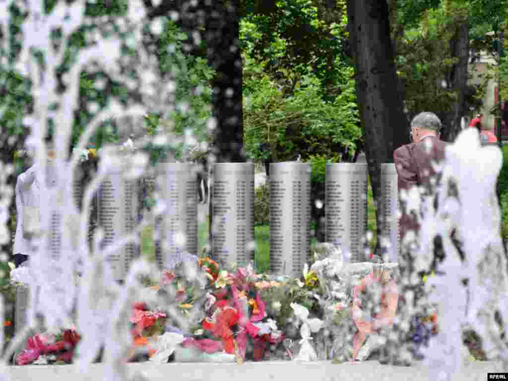BiH - Spomenik posvećen djeci koja su stradala u ratu od 1992. do 1995. godine, Sarajevo, 10.05.2010. Foto: Midhat Poturović