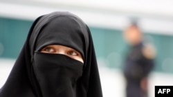 Hijablı qadın, arxiv fotosu