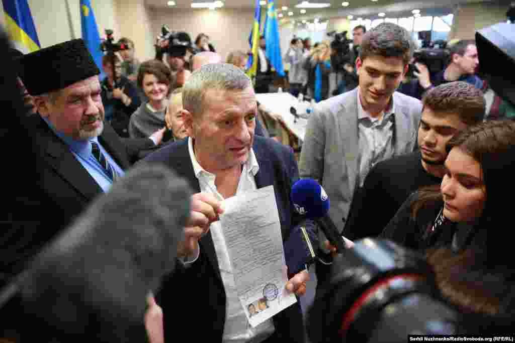 Один из лидеров крымскотатарского народа Ахтем Чийгоз после прибытия в Киев 