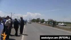 Armenia - Police stop angry farmers from blocking a highway in Armavir, 15May2013.