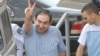 Armenia -- Arrested opposition leader Nikol Pashinian makes a victory sign as he is taken to a court in Yerevan on July 2, 2009.